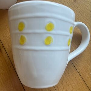 6 Vietri Medici Mugs. 5.5” x 4.25”, 14oz, dishwasher micro freezer & oven safe.